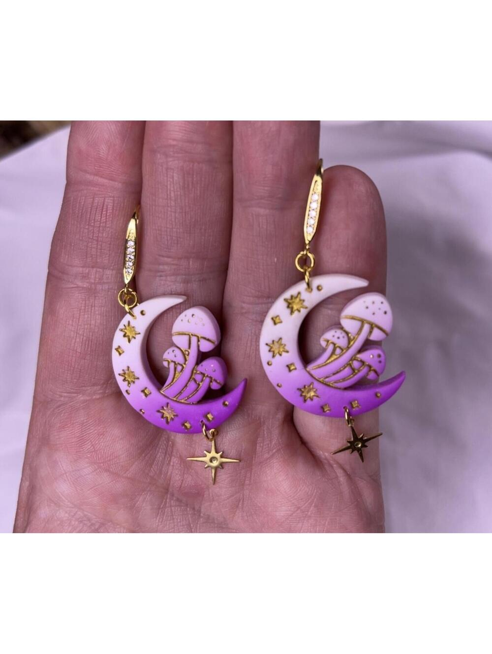 The Månsvina Dangle Earringa Fuchsia
